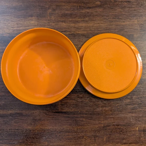 Tupperware Vintage Orange Plastic Bowl With Lid - Picture 2 of 6